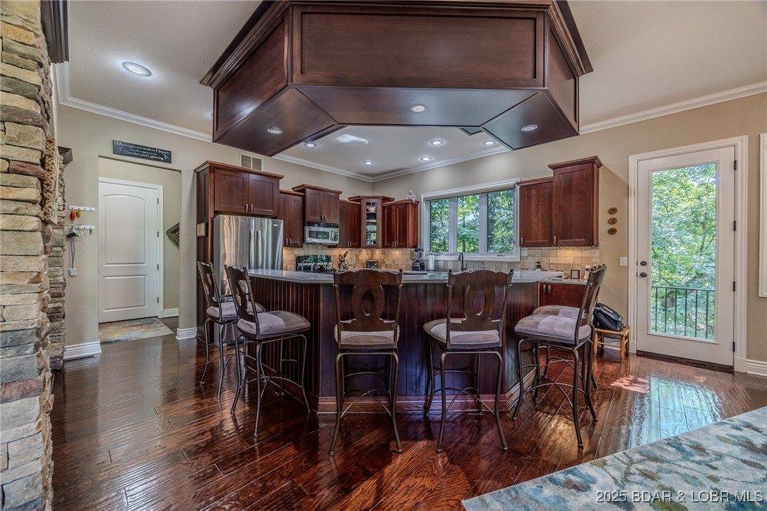 720 Via Del Lago Drive, Sunrise Beach, MO 65079