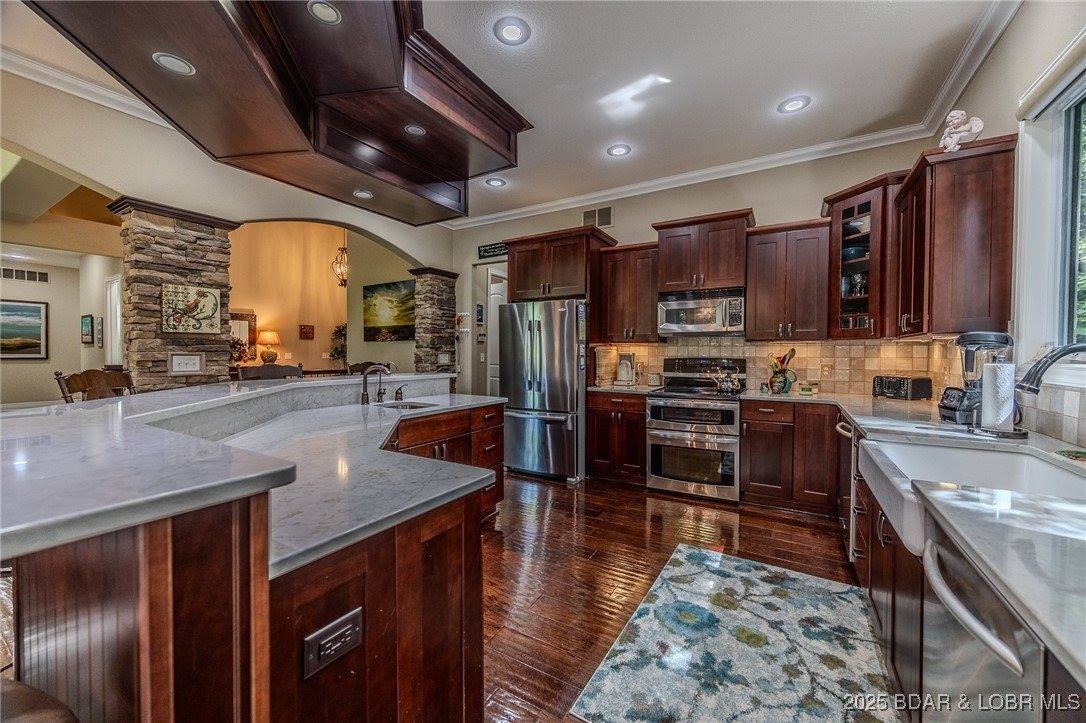 720 Via Del Lago Drive, Sunrise Beach, MO 65079