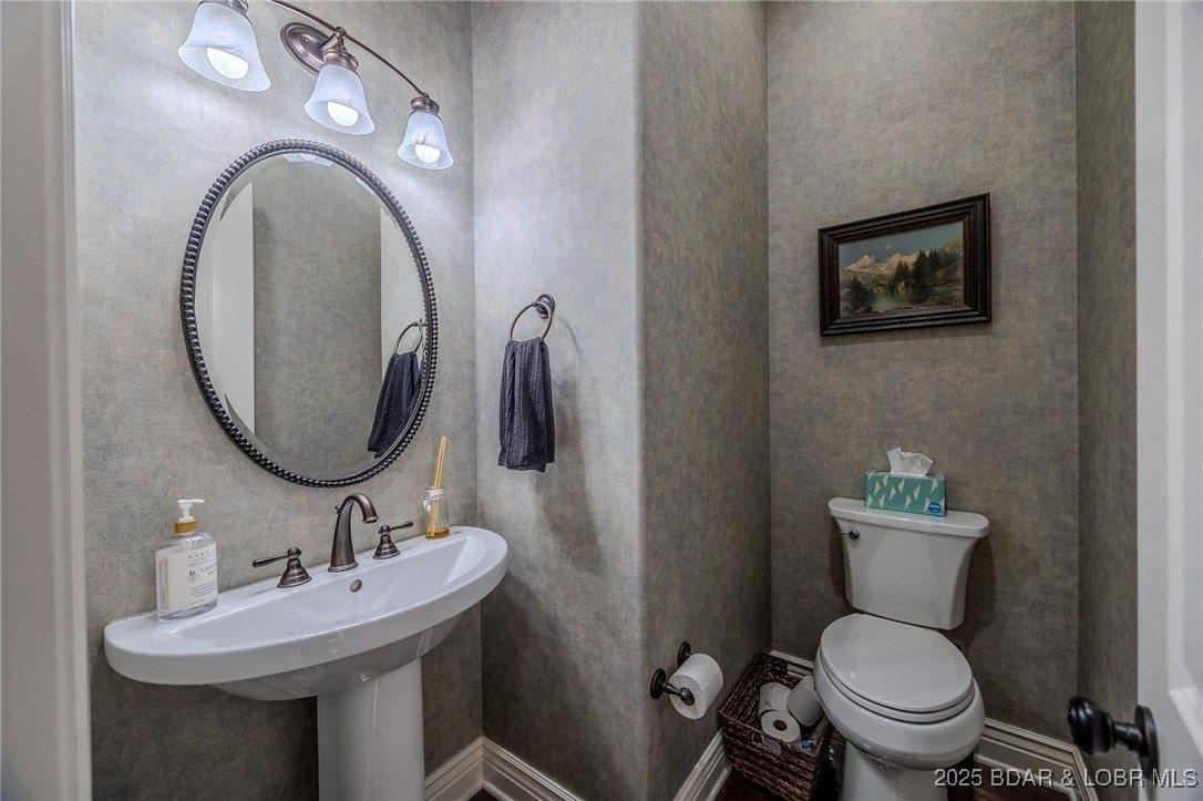 720 Via Del Lago Drive, Sunrise Beach, MO 65079