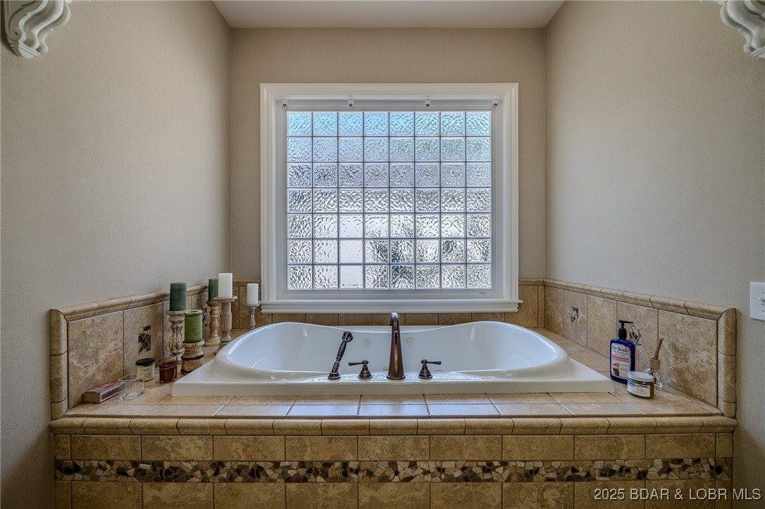 720 Via Del Lago Drive, Sunrise Beach, MO 65079