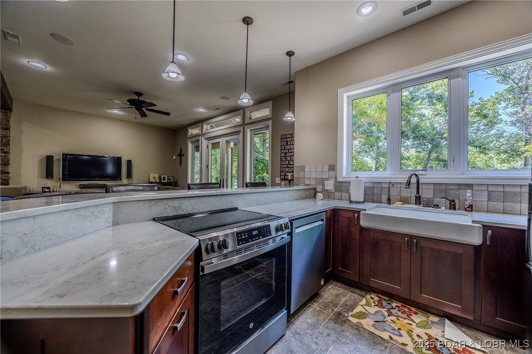 720 Via Del Lago Drive, Sunrise Beach, MO 65079