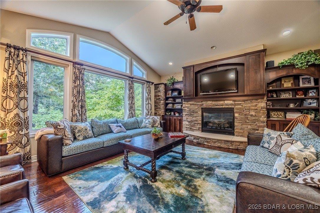 720 Via Del Lago Drive, Sunrise Beach, MO 65079