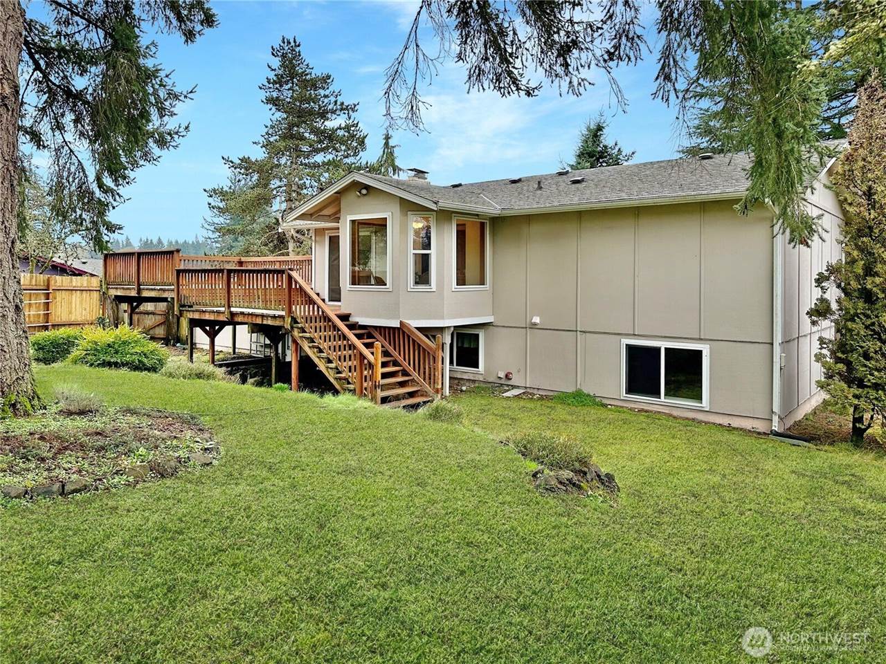 7910 Husky Way SE, Lacey, WA 98503