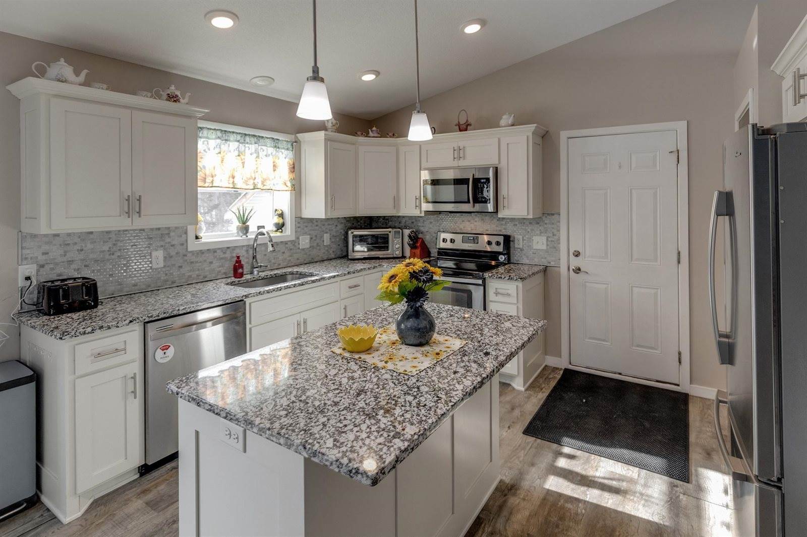 6185 Fairfax Court, Baxter, MN 56425
