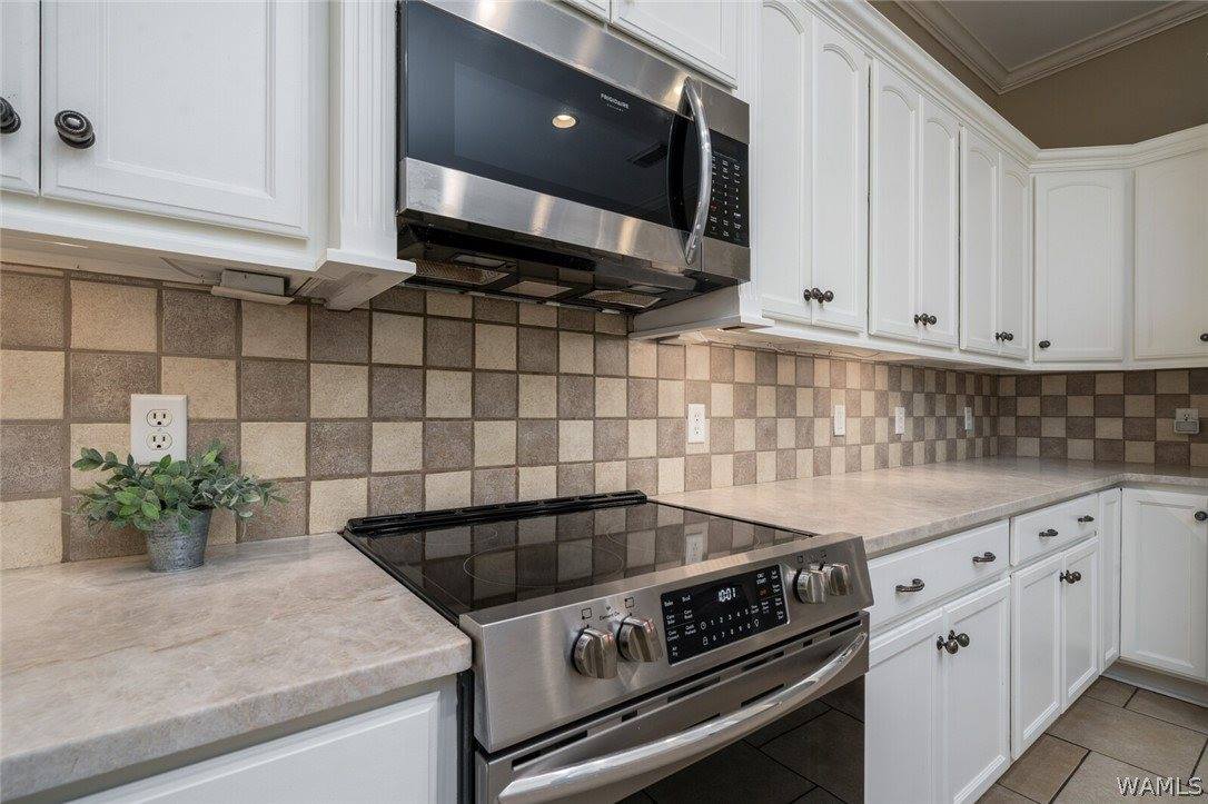 702 Greenbriar Drive, Northport, AL 35473