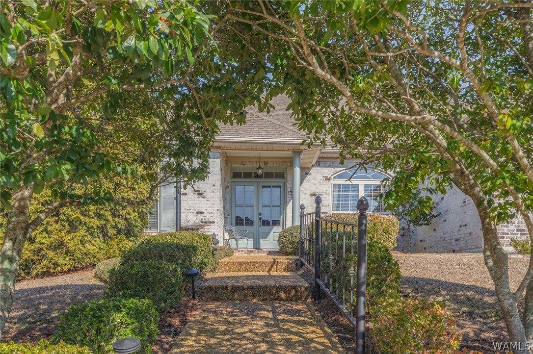 702 Greenbriar Drive, Northport, AL 35473