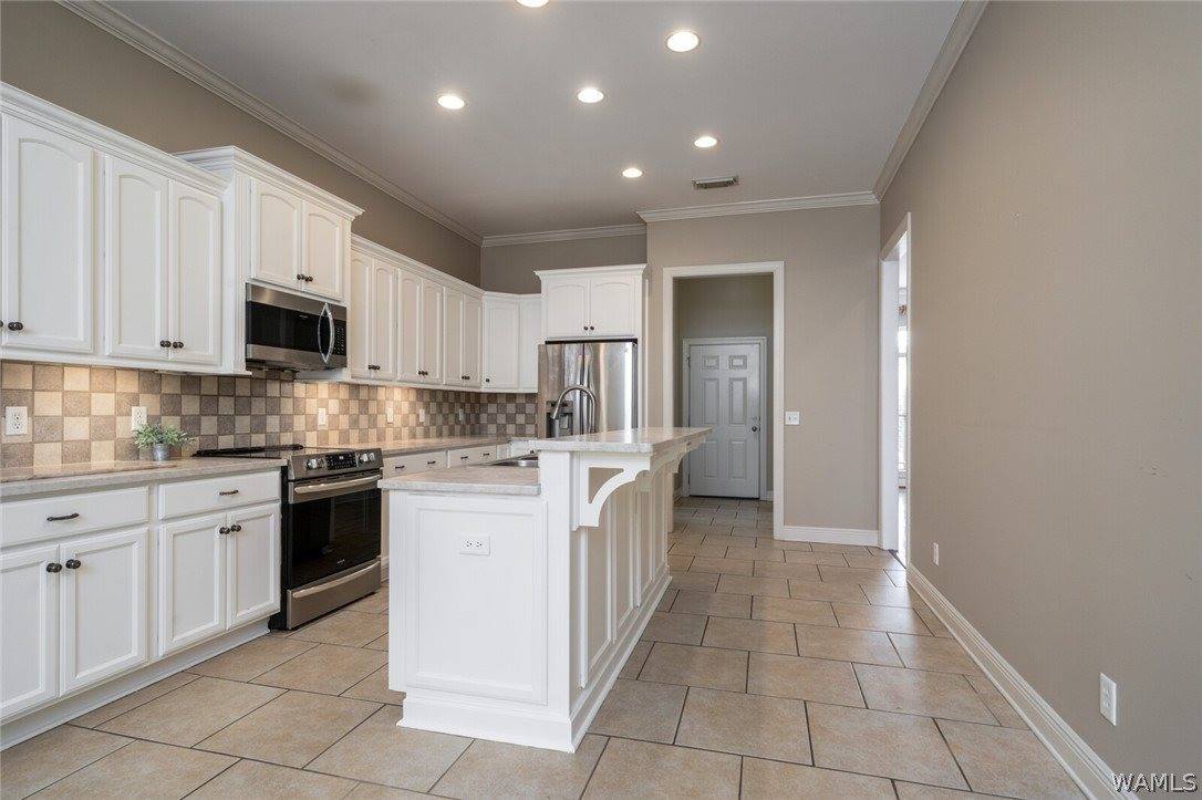 702 Greenbriar Drive, Northport, AL 35473