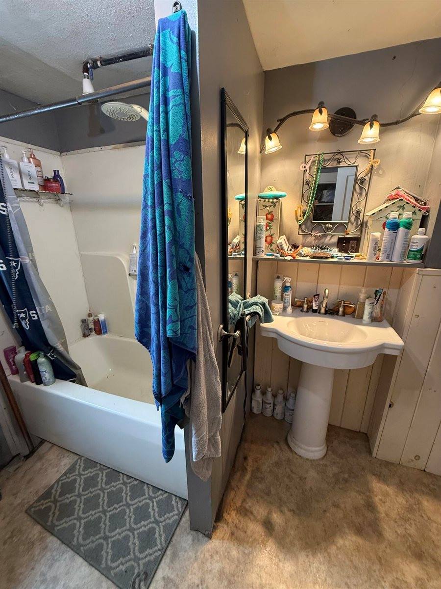 101 South River Road, Calais, ME 04619