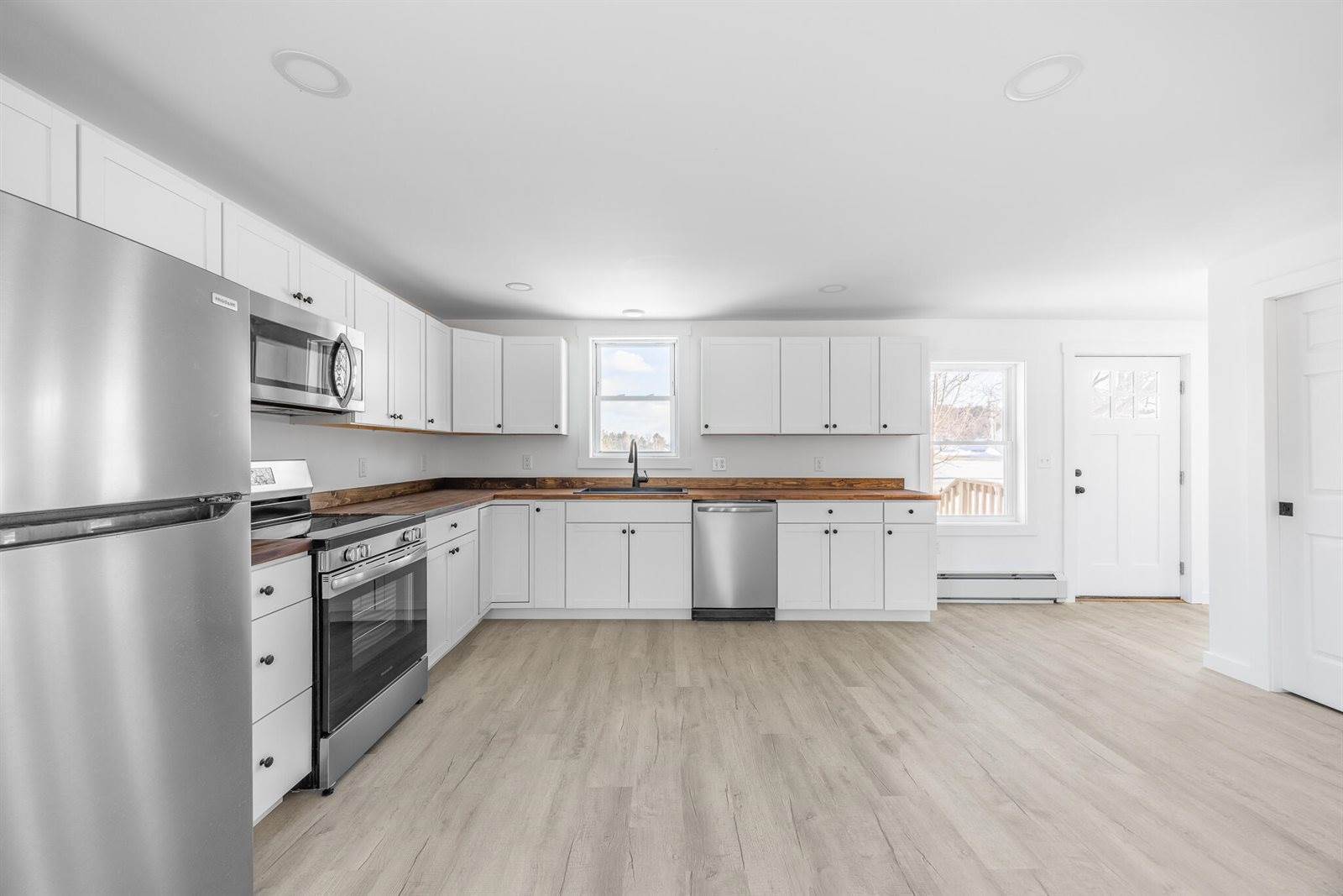 139 Billings Road, Hermon, ME 04401