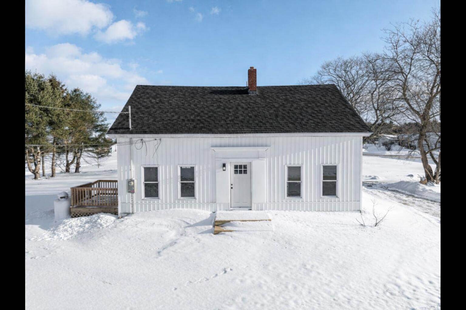 139 Billings Road, Hermon, ME 04401