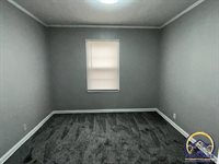 1725 SW Sims AVE, Topeka, KS 66604