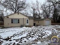 1725 SW Sims AVE, Topeka, KS 66604