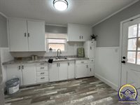 1725 SW Sims AVE, Topeka, KS 66604