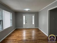 1725 SW Sims AVE, Topeka, KS 66604