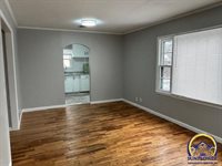 1725 SW Sims AVE, Topeka, KS 66604