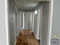 1725 SW Sims AVE, Topeka, KS 66604