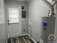 1725 SW Sims AVE, Topeka, KS 66604