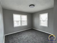 1725 SW Sims AVE, Topeka, KS 66604
