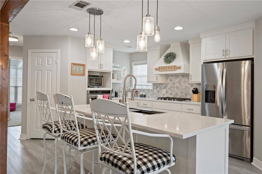 701 Royal Adelade Drive, College Station, TX 77845