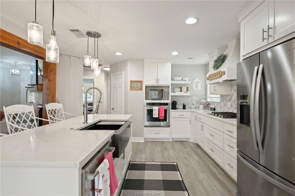 701 Royal Adelade Drive, College Station, TX 77845