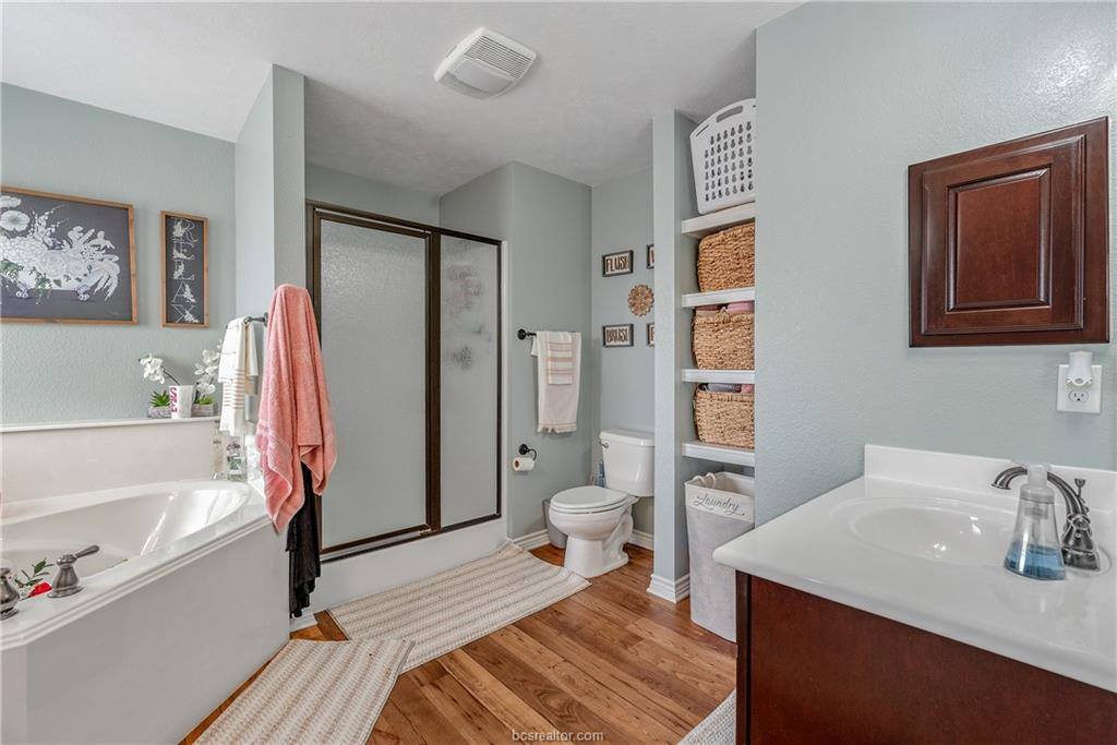 918 Dove Landing Drive, College Station, TX 77845