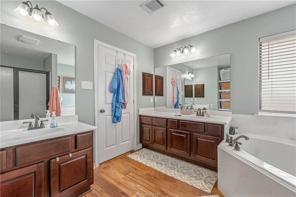 918 Dove Landing Drive, College Station, TX 77845