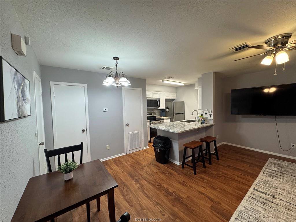 1305 West Villa Maria Road, #E104, Bryan, TX 77801