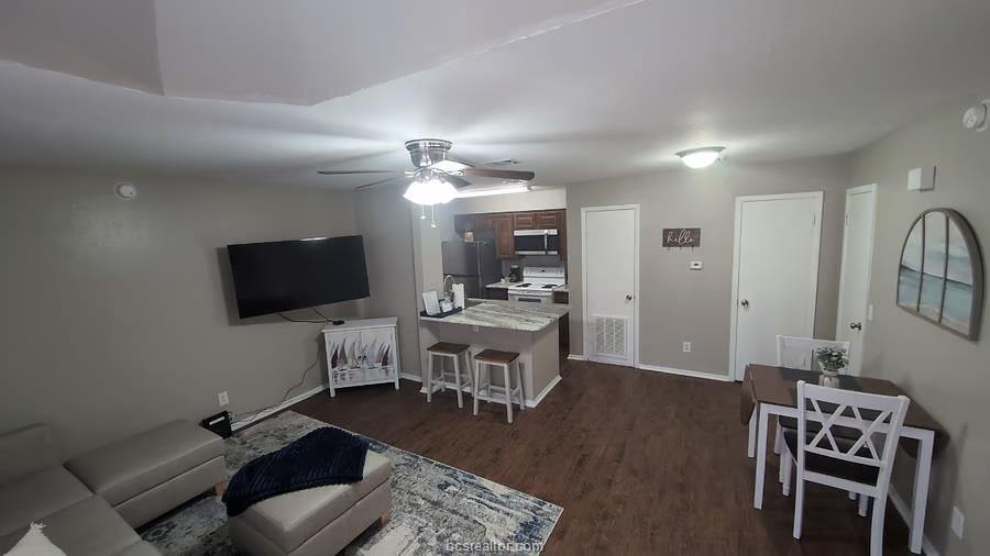 1305 W Villa Maria Rd, Bryan, TX 77801