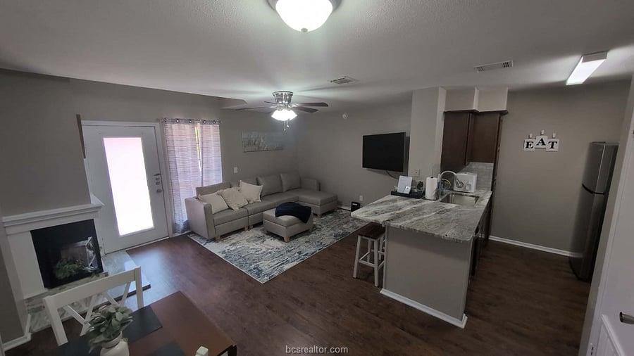 1305 W Villa Maria Rd, Bryan, TX 77801