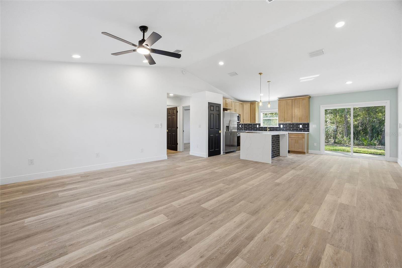 8 Spring Loop Court, Ocala, FL 34472