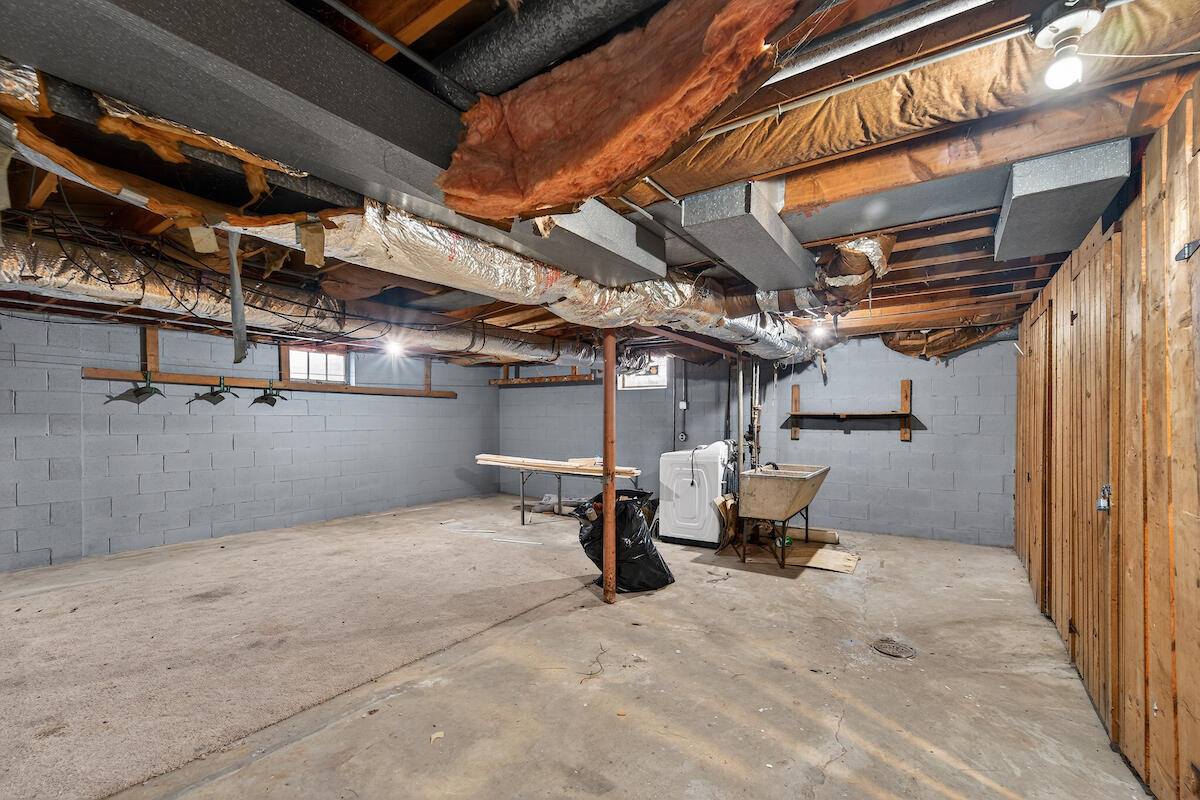 9118 West Grantosa Dr, Milwaukee, WI 53225