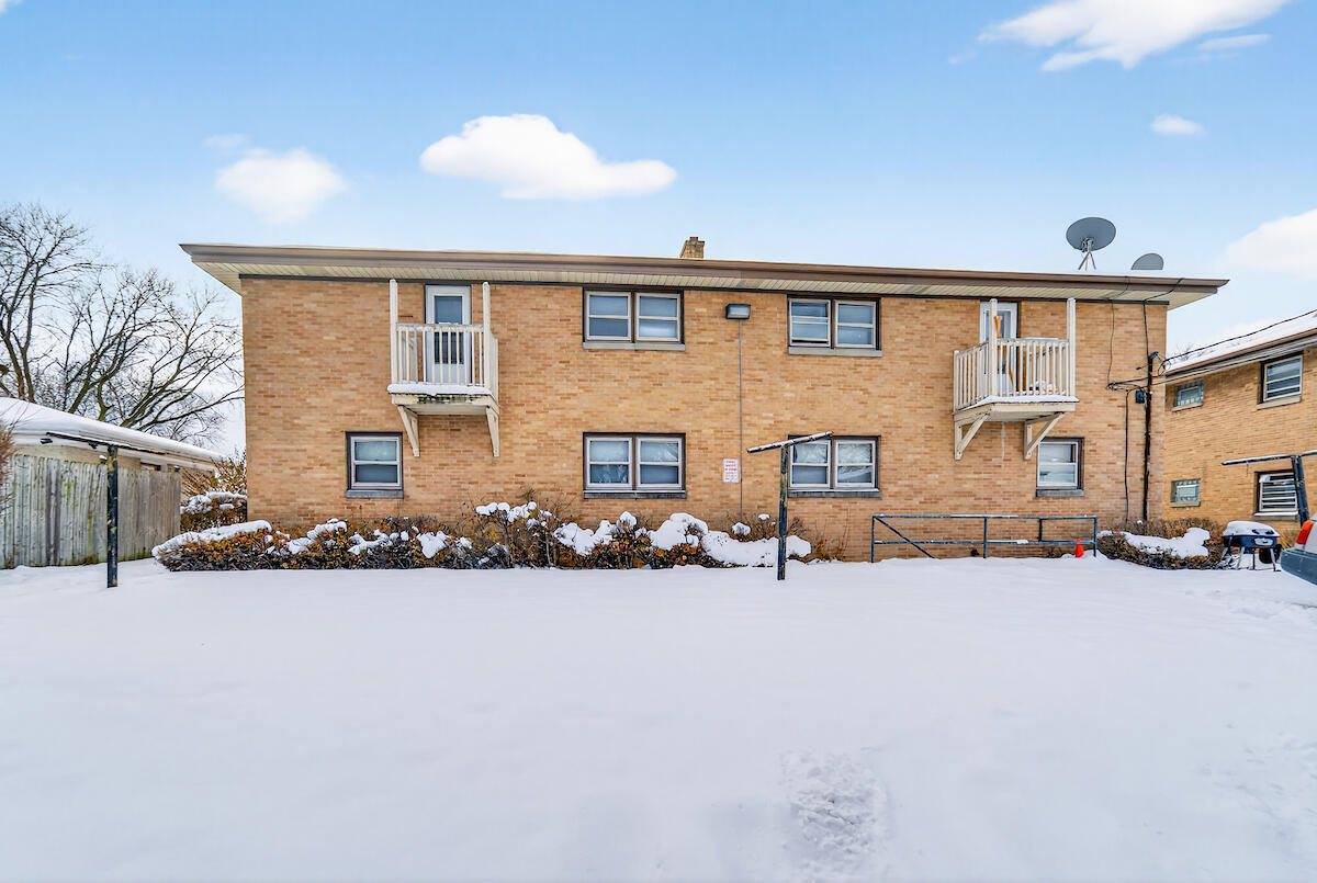 9118 West Grantosa Dr, Milwaukee, WI 53225