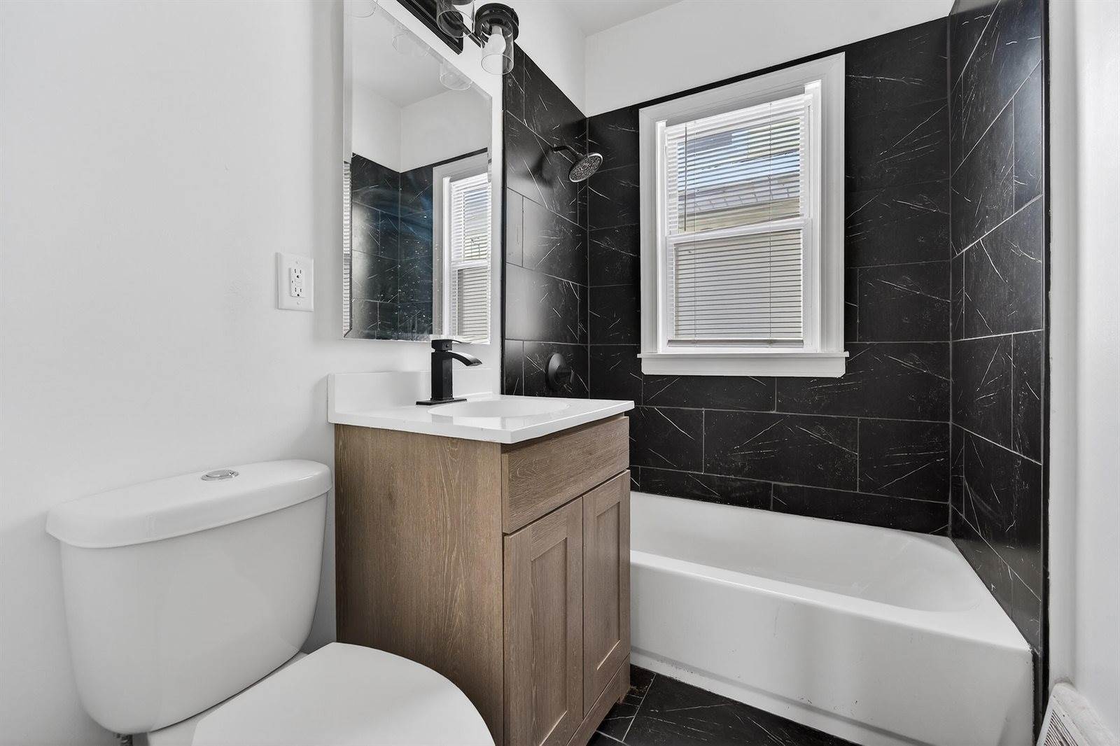 2956 North 44TH St, Milwaukee, WI 53210