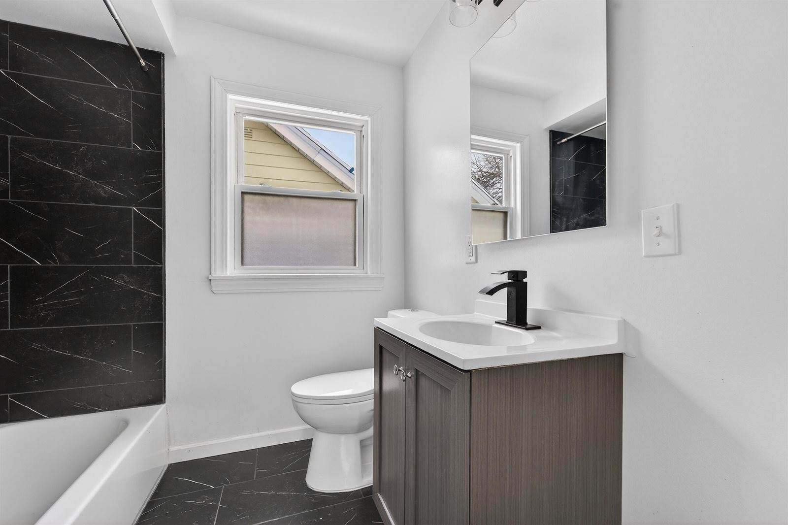 2956 North 44TH St, Milwaukee, WI 53210