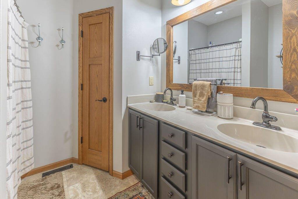 N8353 Ducke Dr, Holland, WI 54636