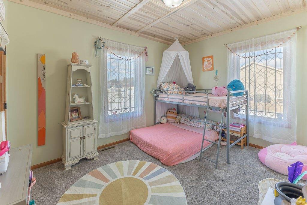 N8353 Ducke Dr, Holland, WI 54636