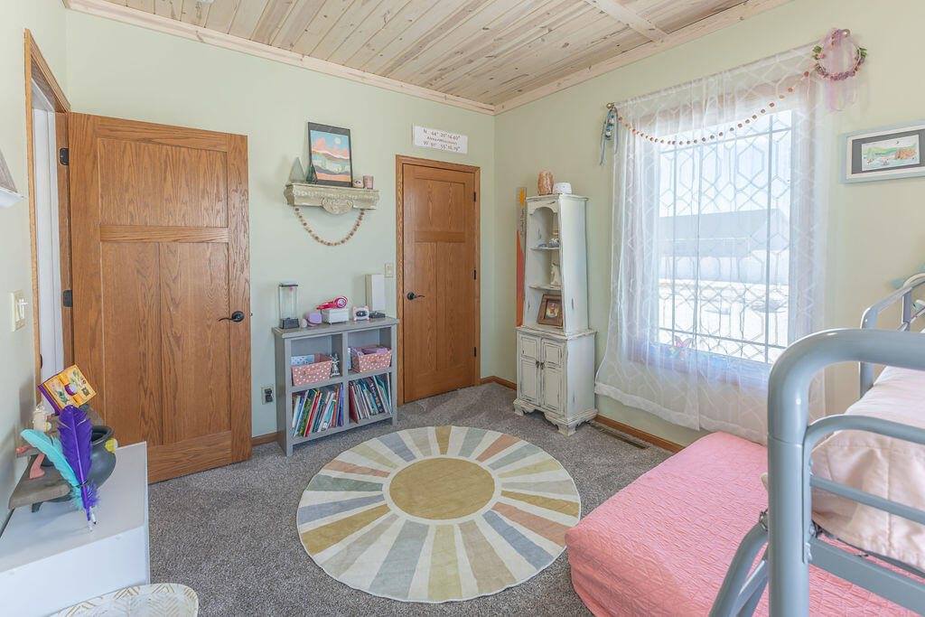 N8353 Ducke Dr, Holland, WI 54636