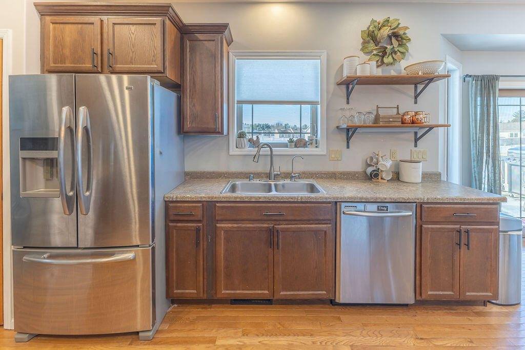 N8353 Ducke Dr, Holland, WI 54636