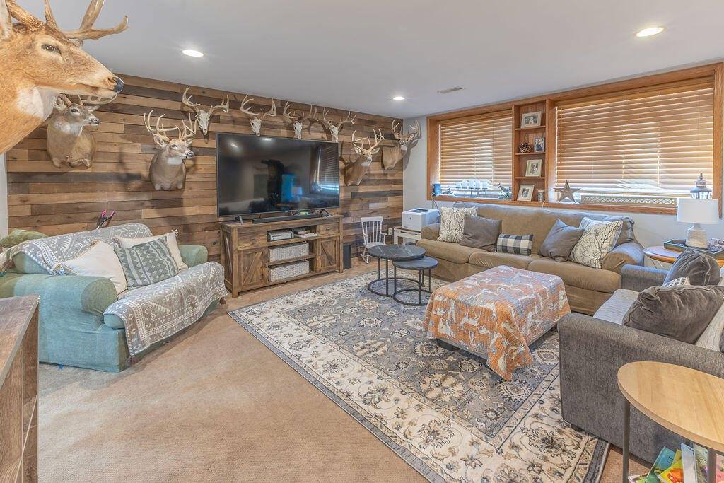 N8353 Ducke Dr, Holland, WI 54636