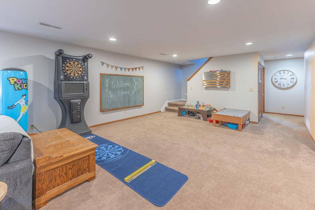 N8353 Ducke Dr, Holland, WI 54636