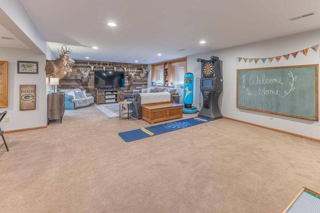 N8353 Ducke Dr, Holland, WI 54636