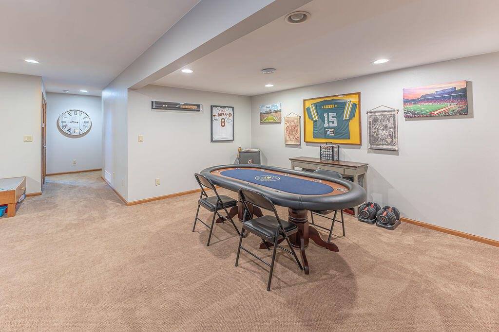 N8353 Ducke Dr, Holland, WI 54636