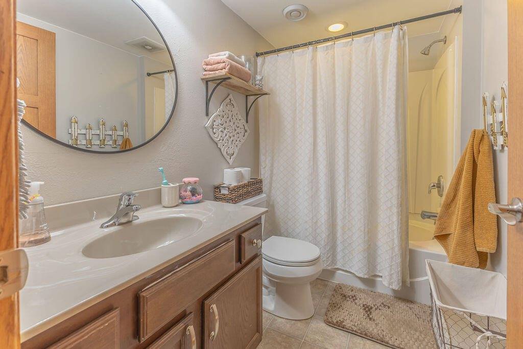 N8353 Ducke Dr, Holland, WI 54636