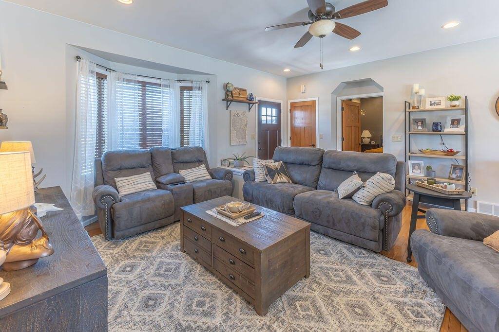 N8353 Ducke Dr, Holland, WI 54636