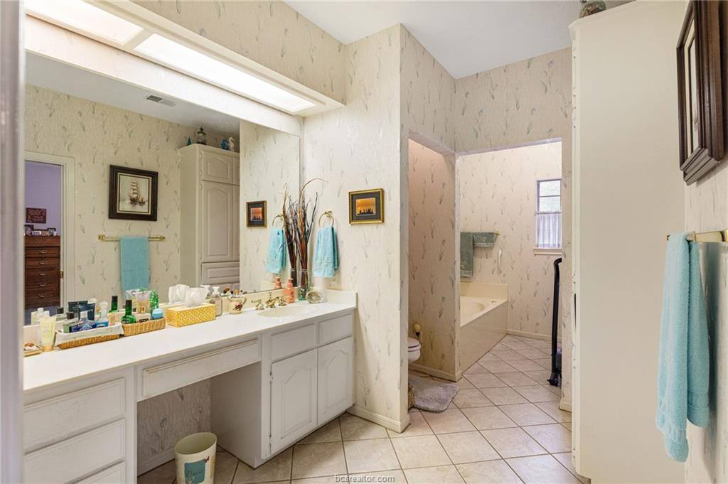 9 Sammy Snead Drive, Hilltop Lakes, TX 77871