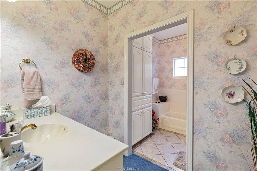 9 Sammy Snead Drive, Hilltop Lakes, TX 77871