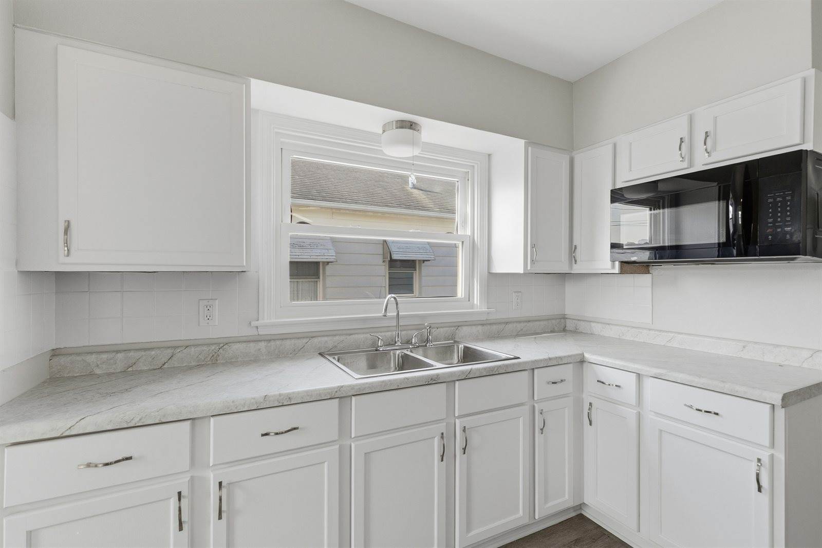 2721 Redwood Avenue, Davenport, IA 52802