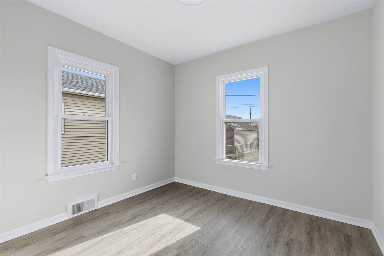 2721 Redwood Avenue, Davenport, IA 52802