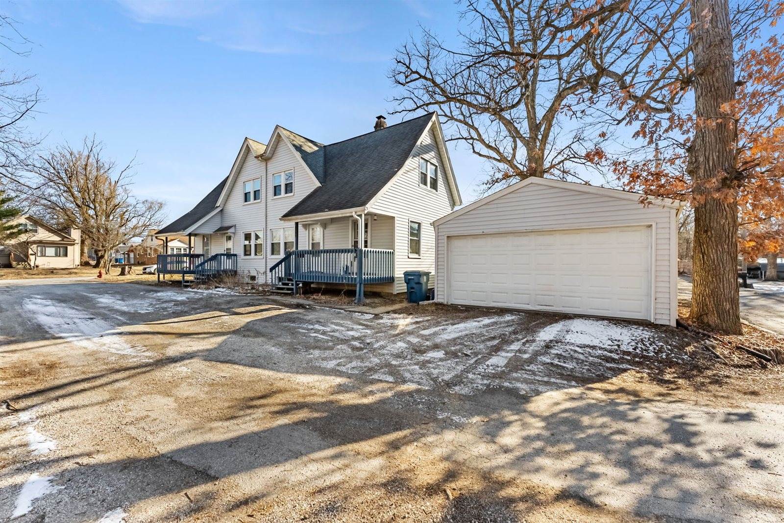 2335-2337 6th Street Court, East Moline, IL 61244