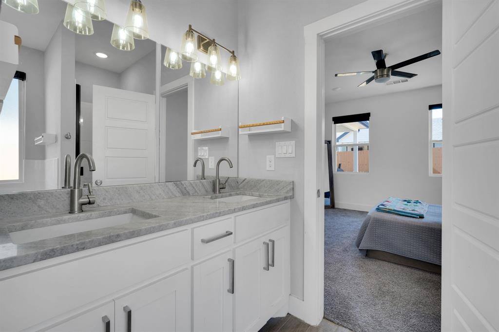 5622 Mesa Loop, Granbury, TX 76048